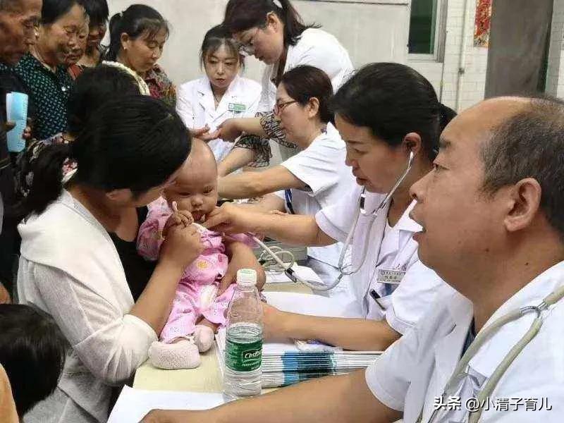 母乳充足但是宝宝吃几口就哭闹,宝宝吃几口母乳就哭不吃