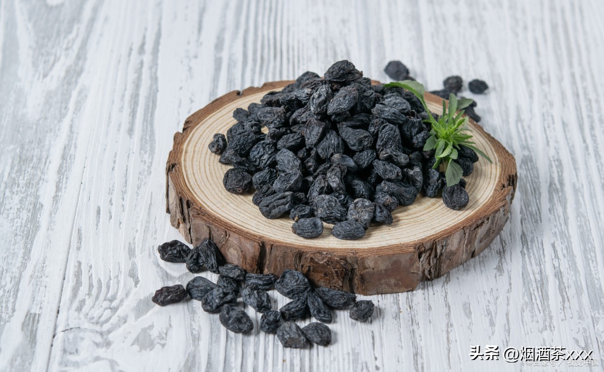 新疆最好吃的黑加仑葡萄干,新疆黑美人葡萄干怎么吃