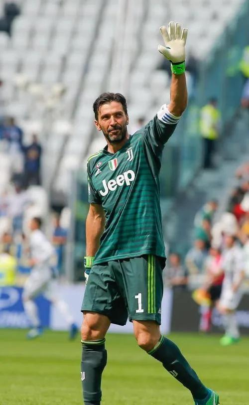 世界足球史上最强十大传奇人物,世界足球史上最伟大的球员