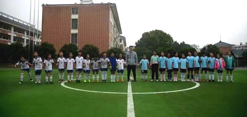 足够精彩校园足球联赛火热进行中,驰骋绿茵足球