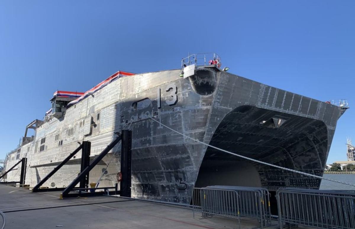 美军测试无人导弹艇,美军大型无人舰艇测试船