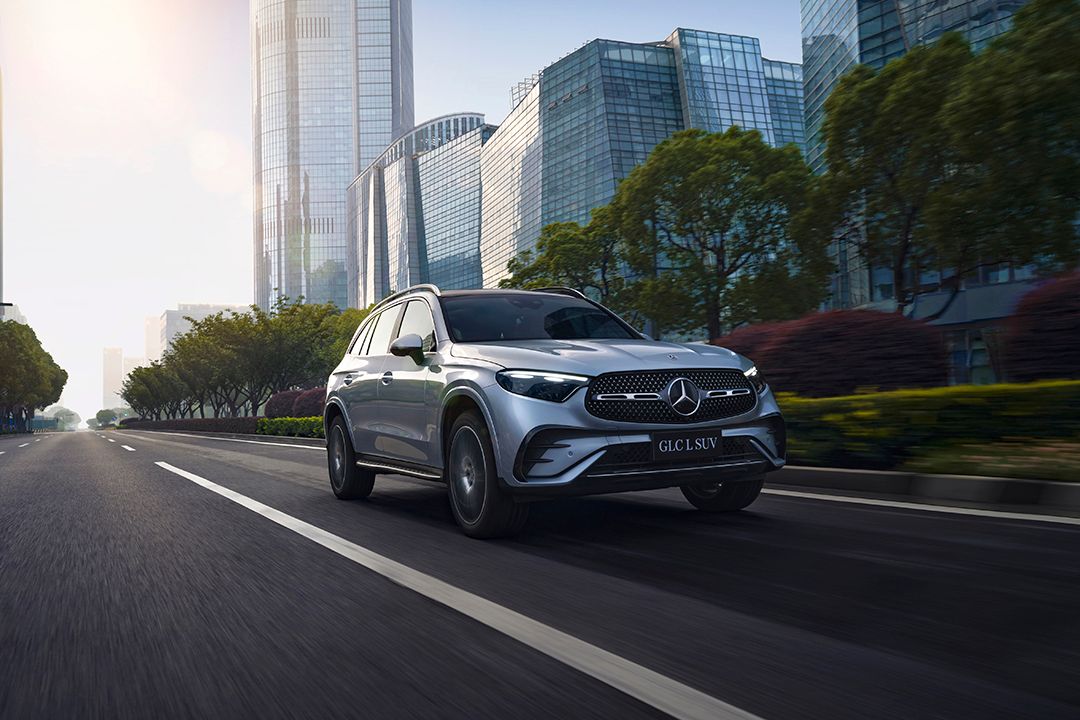 新款奔驰glc轿跑夜晚试驾,全新换代奔驰glc试驾