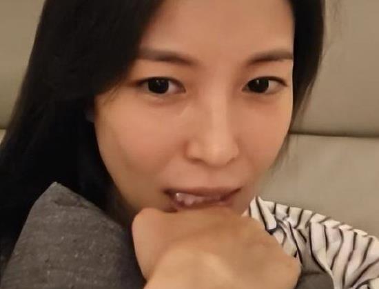 韩星宝儿直播遭男子播放不雅视频,宝儿直播回放发脾气