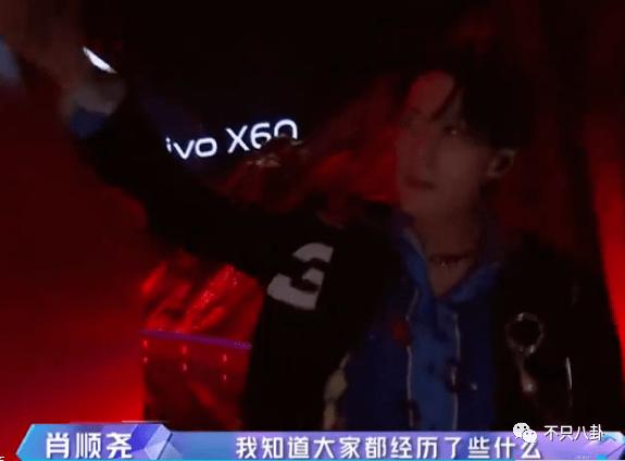 好甜，她嫁给自己的漫画主人公啦