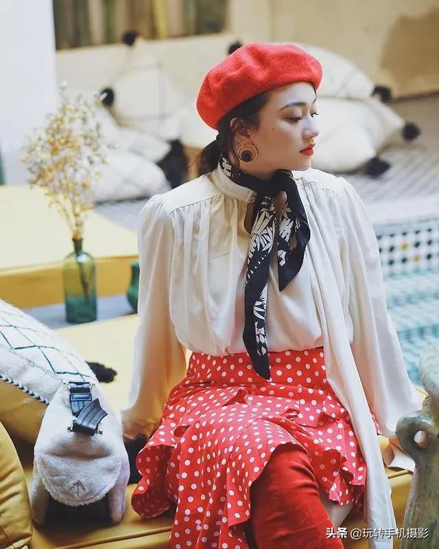 冬天戴帽子自拍怎么拍照好看,冬天戴帽子室外拍照姿势大全