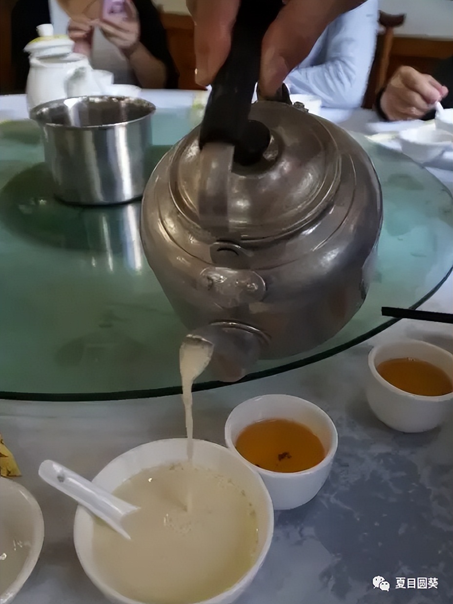 梧州特产冰泉豆浆400字,梧州骑楼老街美食冰泉豆浆