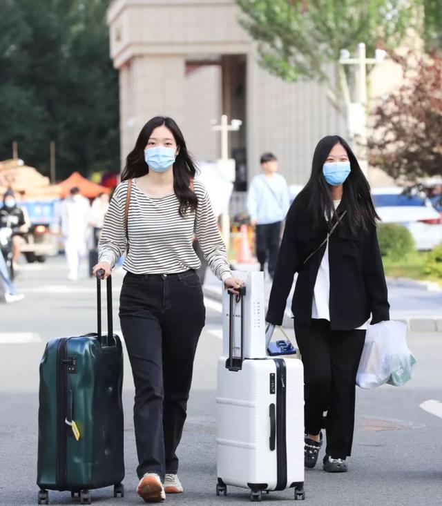 大一新生入学后发现宿舍条件太差，没有独立卫生间，选择退学值吗