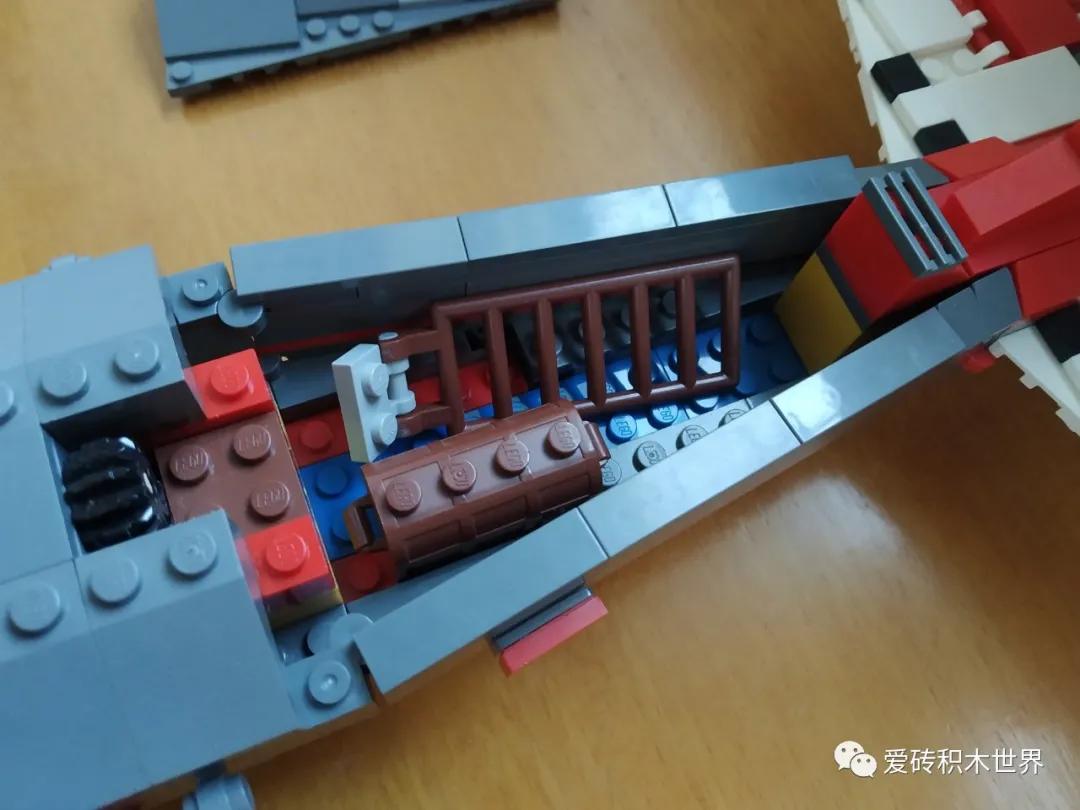 「爱砖MOC每日推送」用积木在现实中游玩战地1一战哥达式轰炸机