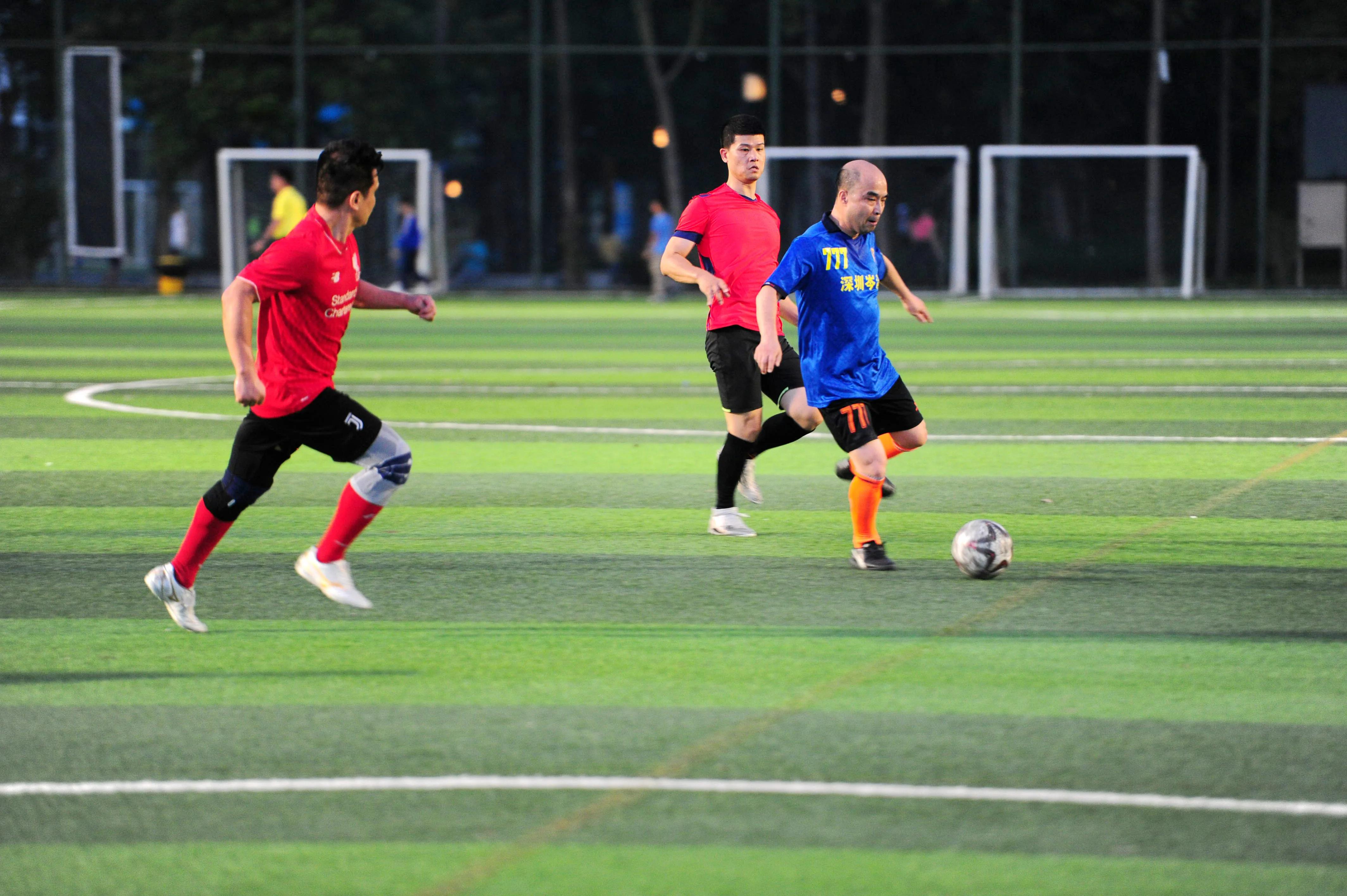 狮子山激战欧洲联队,促进国际友谊交流