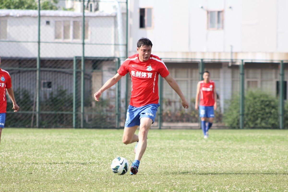 范志毅踢球等于篮球的什么水平,范志毅客串踢球