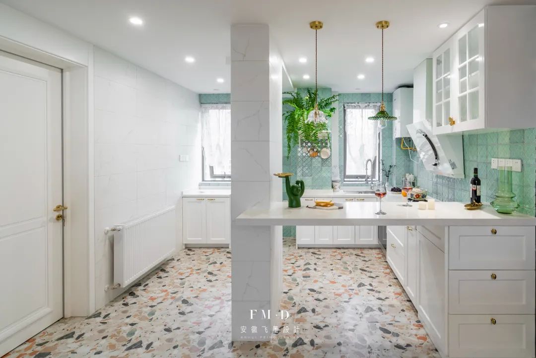 屋子太暗不想开灯怎么引进阳光,室内黑采光不好怎么办