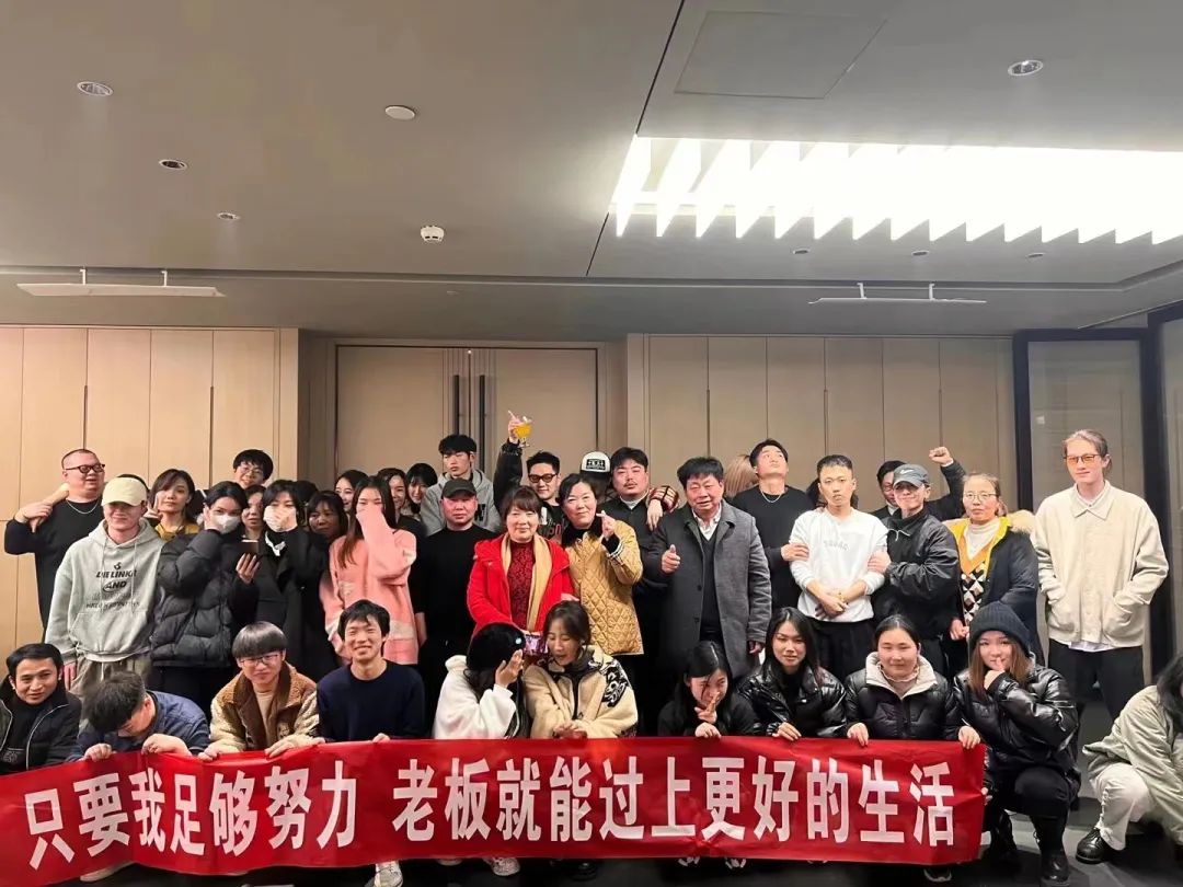 最懂辣妹的男生，一个人打理两千万的生意，如今店铺年销九千万