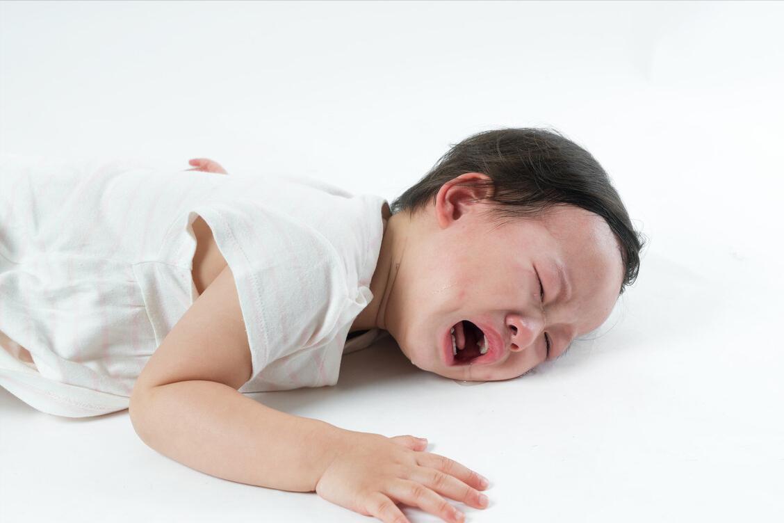 孩子脾气见长的背后,一般有个喜欢“硬碰硬”的父母,费力不讨好