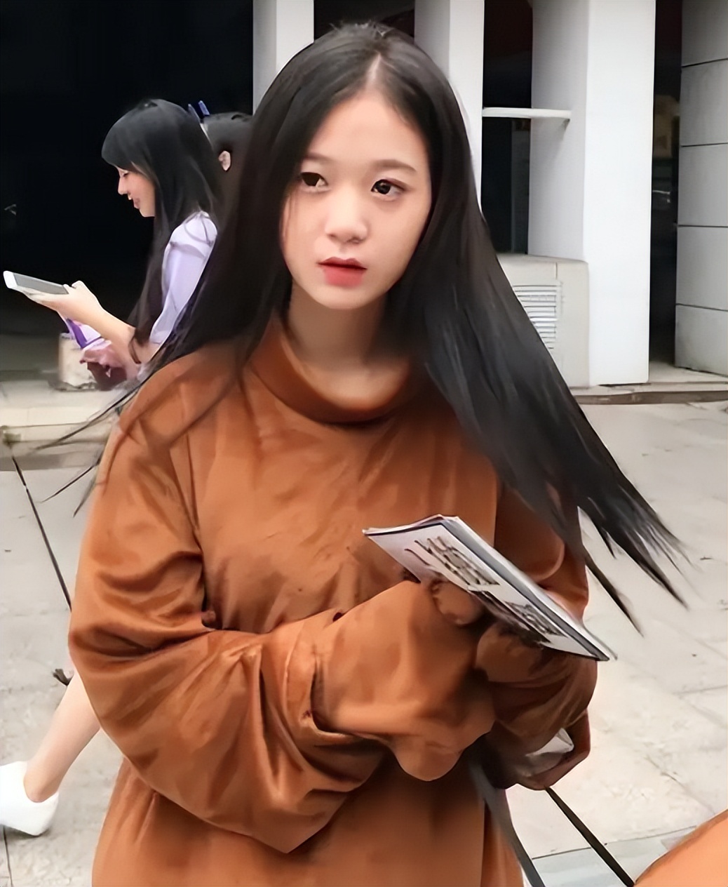 最年轻的董事长张曼如最新照,19岁董事长张曼如现状