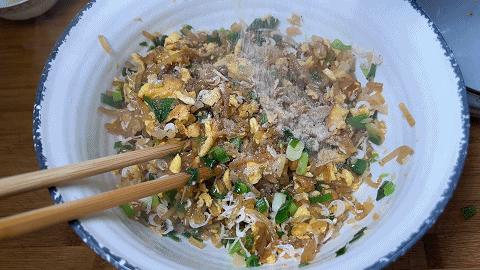 水煎包要想好吃，关键记住这两点，底部金黄，蓬松柔软，馅料鲜美