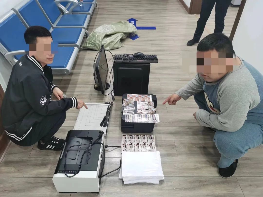 三名嫌疑人因非法发放小卡片被罚,散发小卡片被判刑