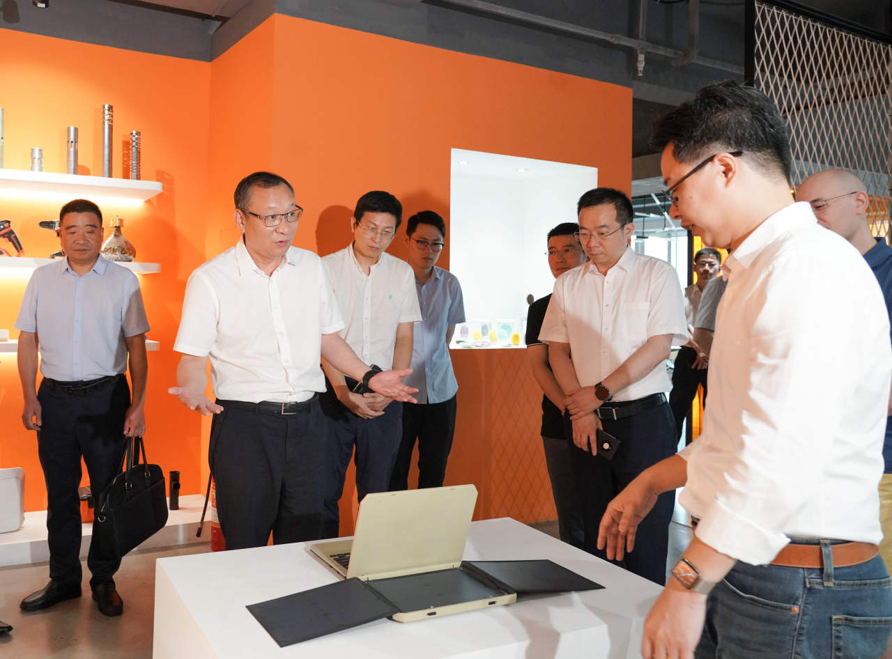 沈敏在开展“联镇街入村社”调研时强调聚焦聚力实干争先加快现代服务业发展