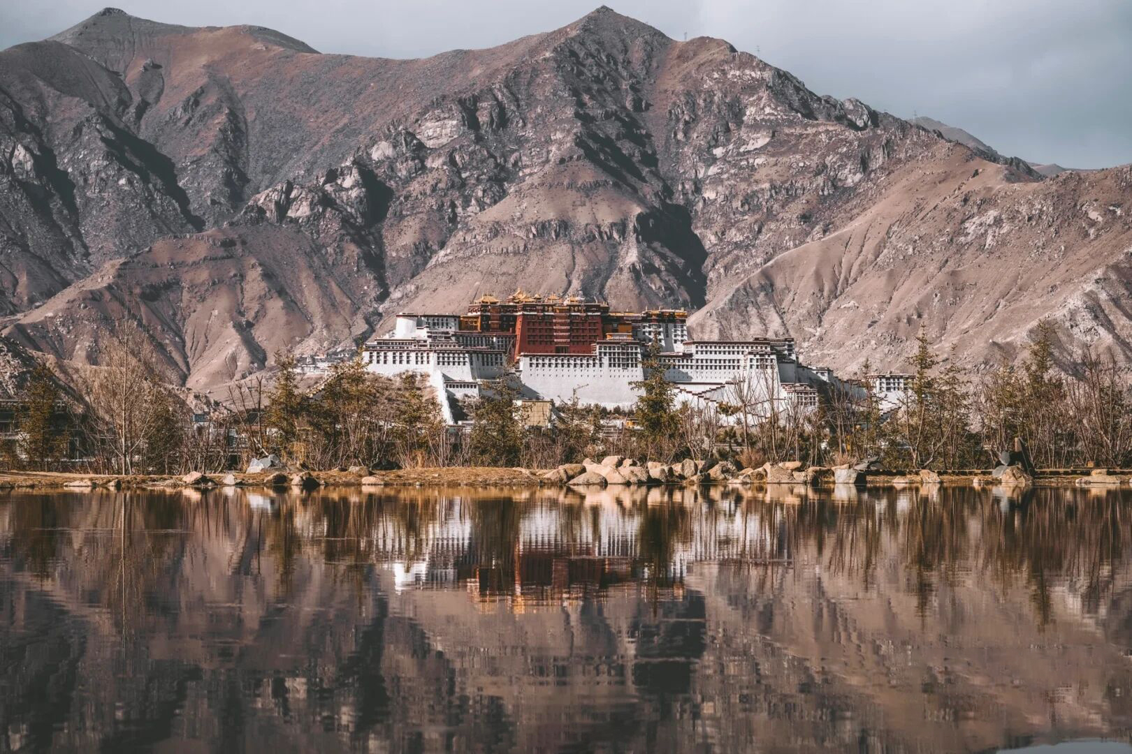 布达拉宫是世界屋脊的明珠,西藏布达拉宫世界屋脊上的明珠