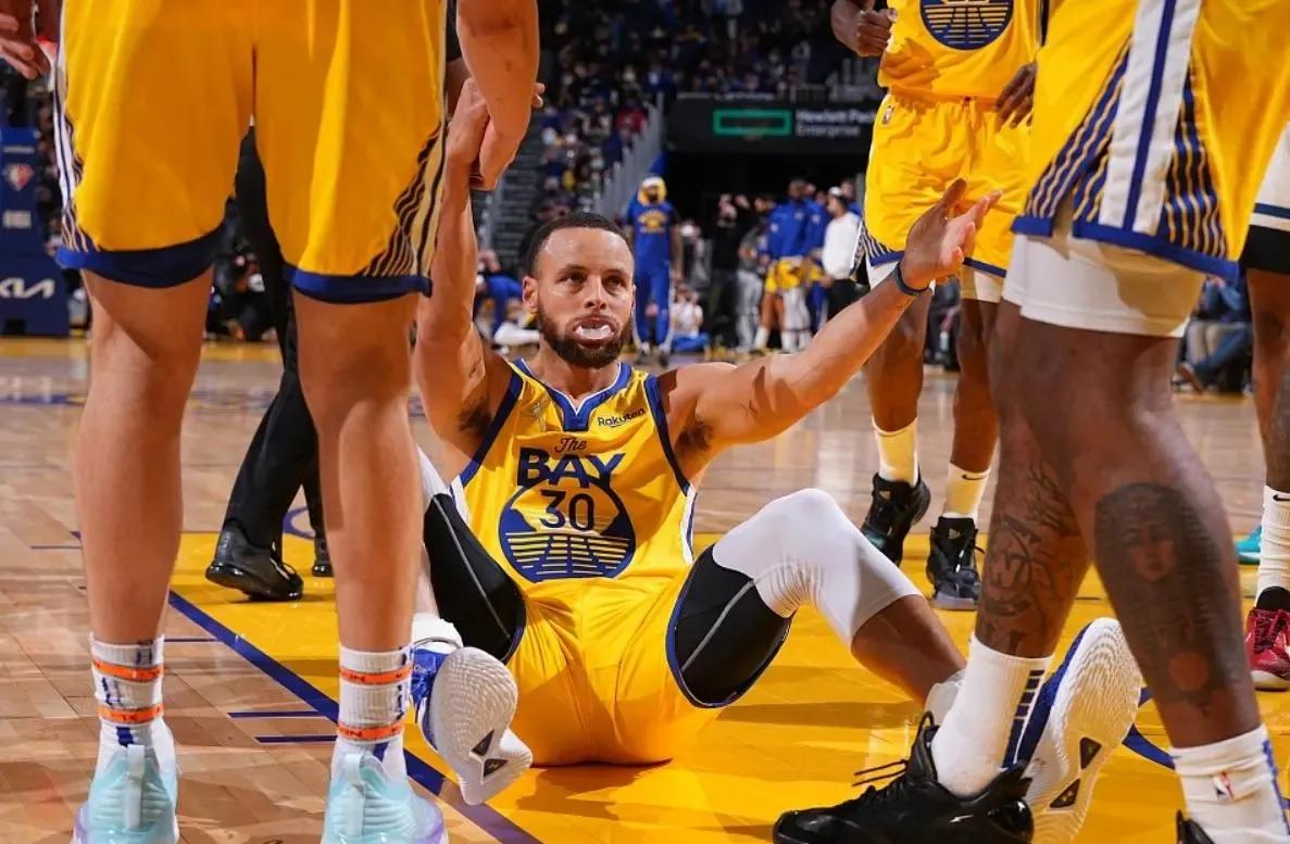 库里砍下50分对维金斯说什么,维金斯26分勇士全队最高库里16分