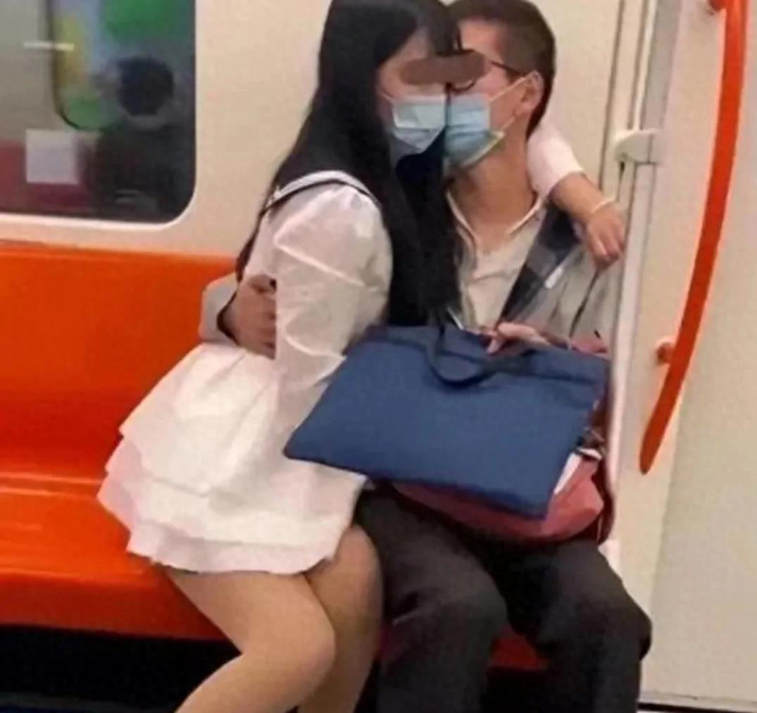上海地铁情侣5月不雅行为遭谴责,地铁情侣不雅行为遭谴责
