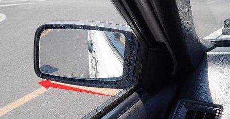 科目二倒车入库过程中压线扣分吗,科目二倒车入库反光镜压线合格吗