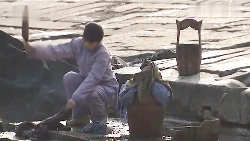 揭露旧社会女性悲惨的电影，妻子为替丈夫还债，80块钱租给老地主