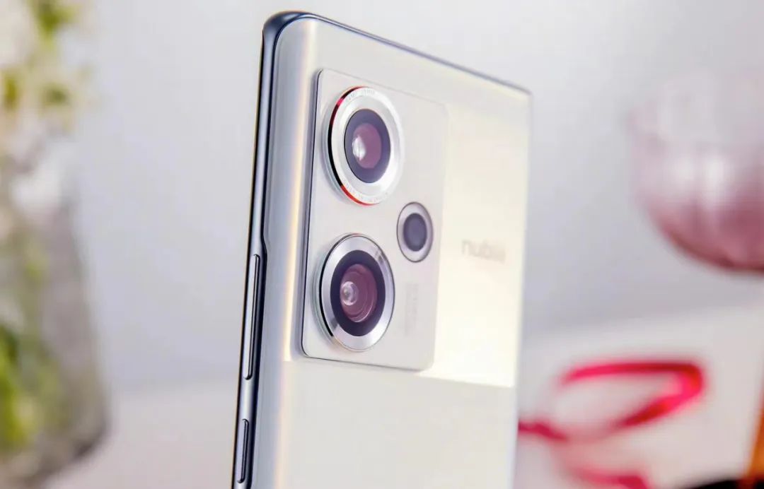 骁龙8Gen2+12GB内存+512GB存储，一款售价4000以内的性价比旗舰