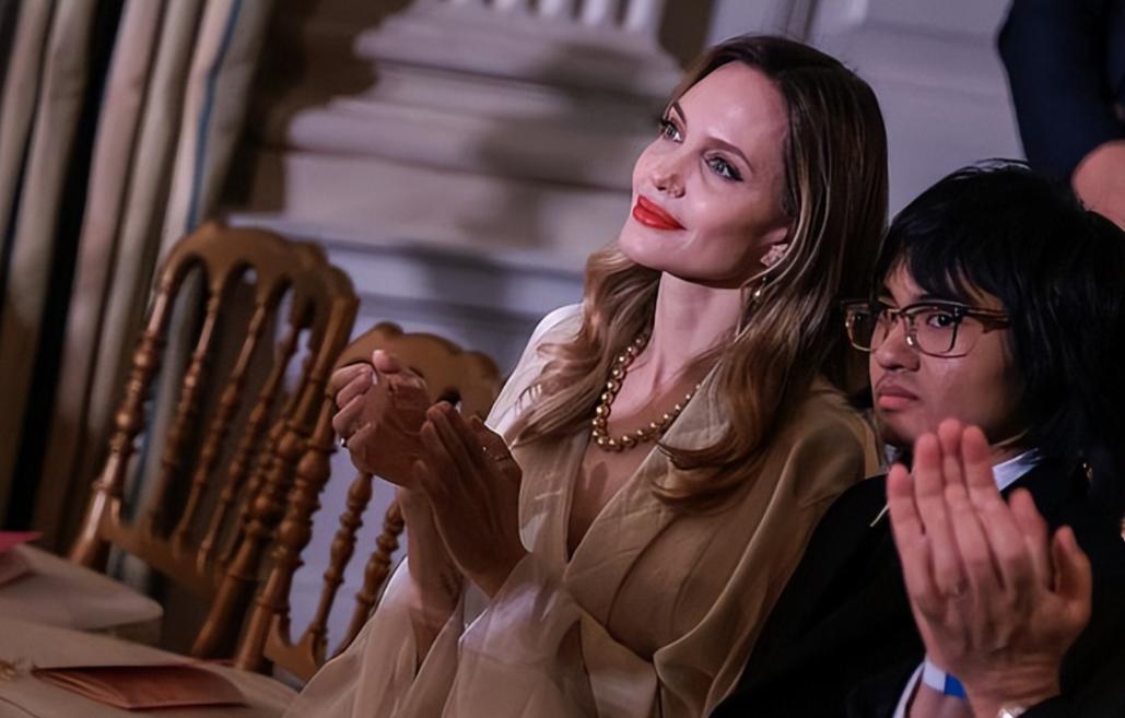 韩国第一夫人穿红色衣服,韩国第一夫人装扮