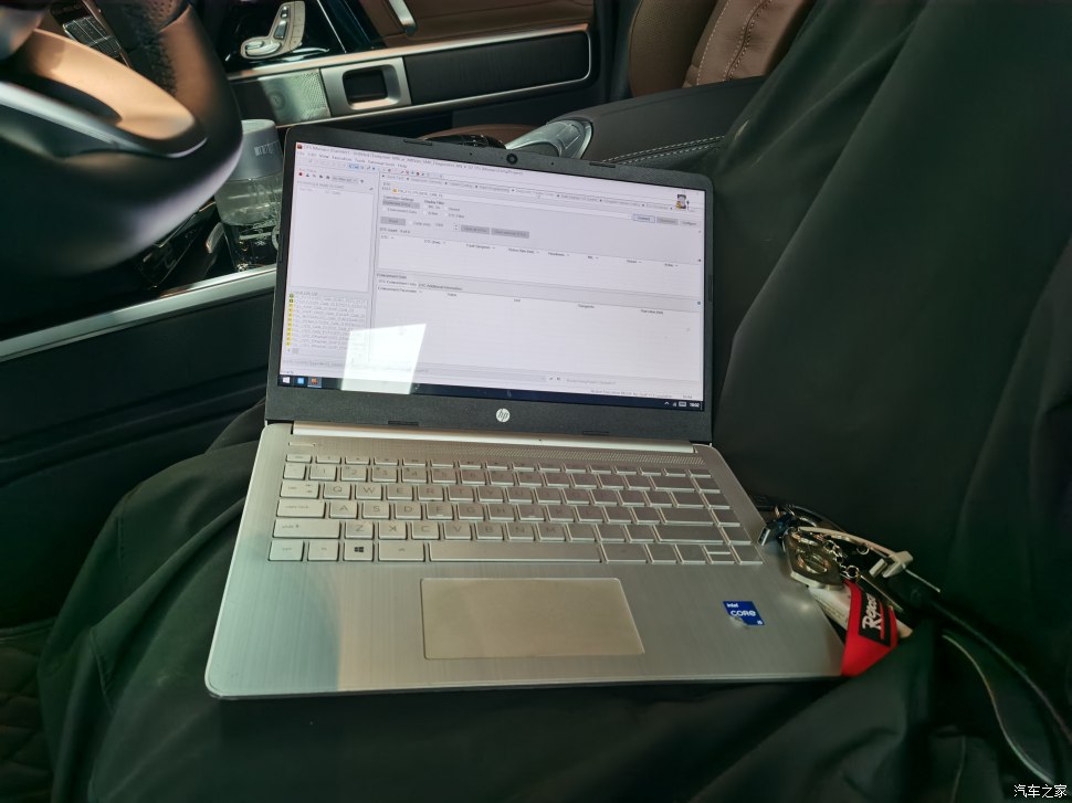 告别低配“蜡烛灯”，奔驰G350升级海拉几何多光束大灯