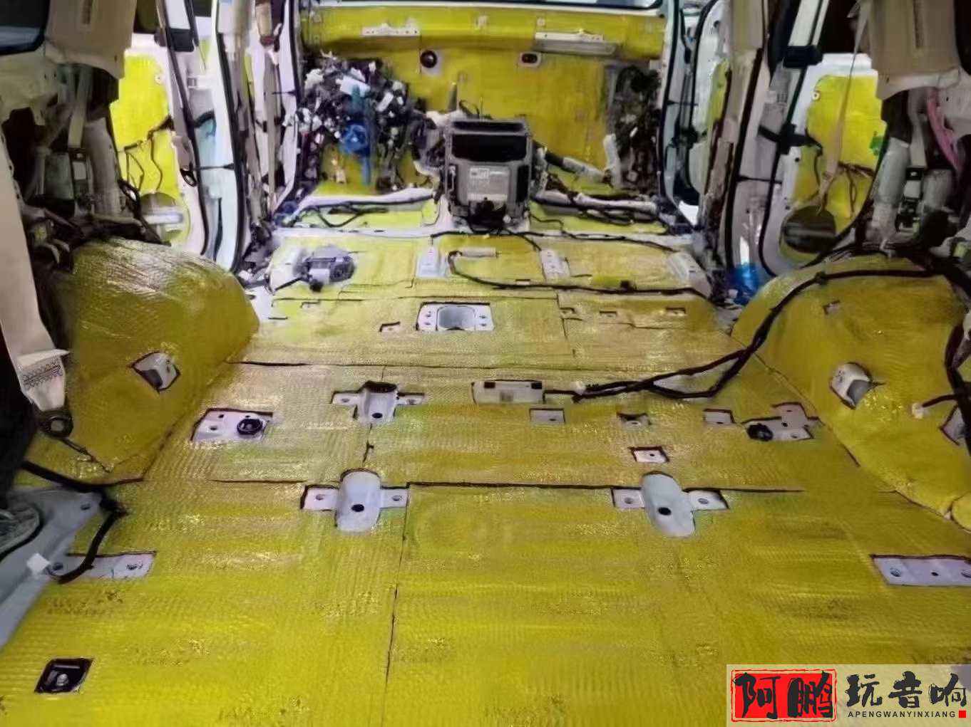 深圳兰德酷路泽音响改装升级,乌鲁木齐兰德酷路泽音响改装