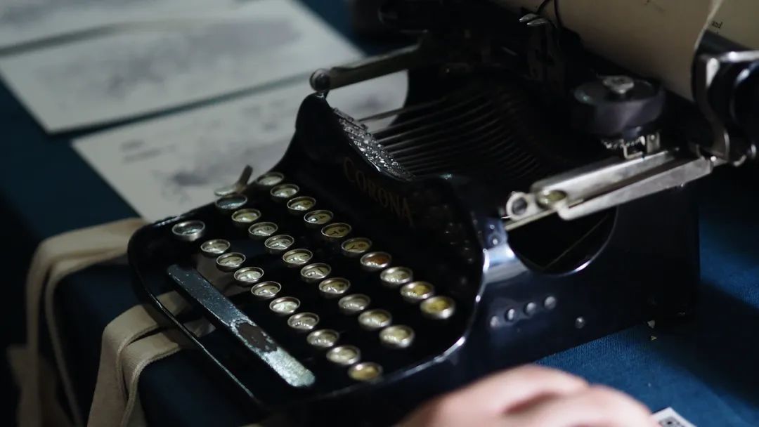 中国年轻人，不买房，只“玩物丧志”