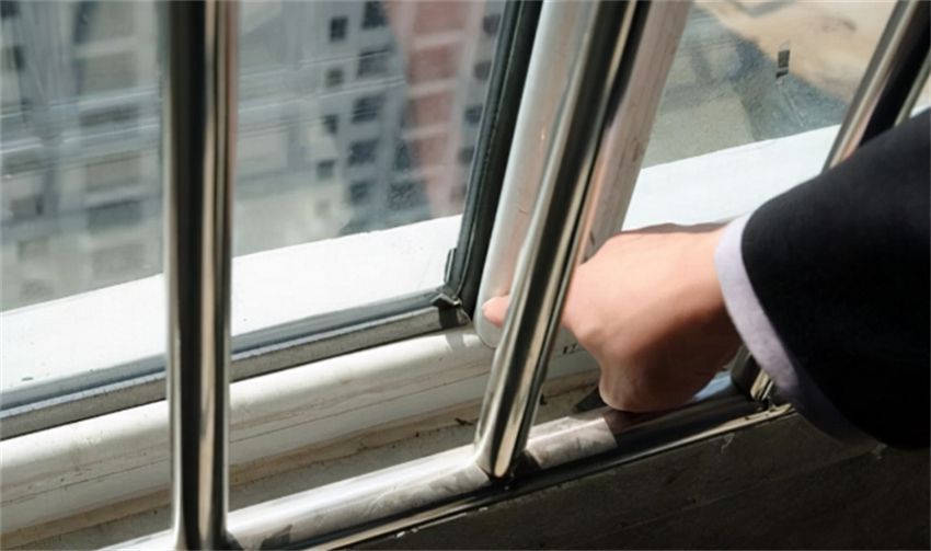 明明窗户关着为什么还有虫飞进家,如何解决窗漏风问题