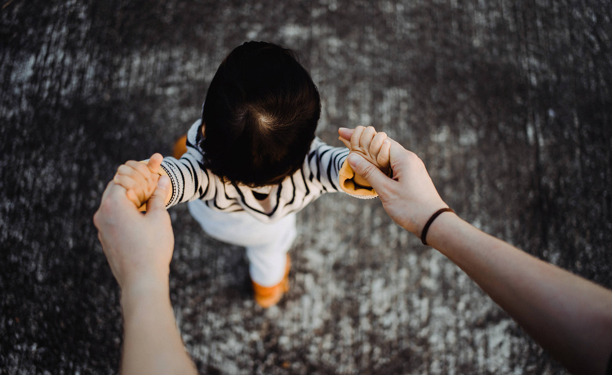 中国出生人口6年减少一半，“日本经验”能帮我们走出困境吗？