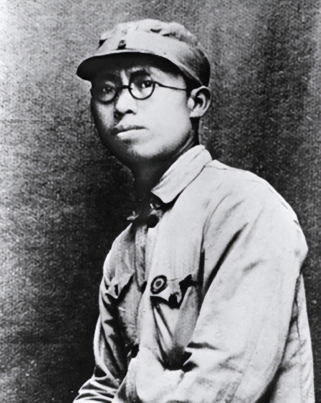 开国元帅中仅排第七位，罗荣桓为何备受敬重？从不参与整人活动