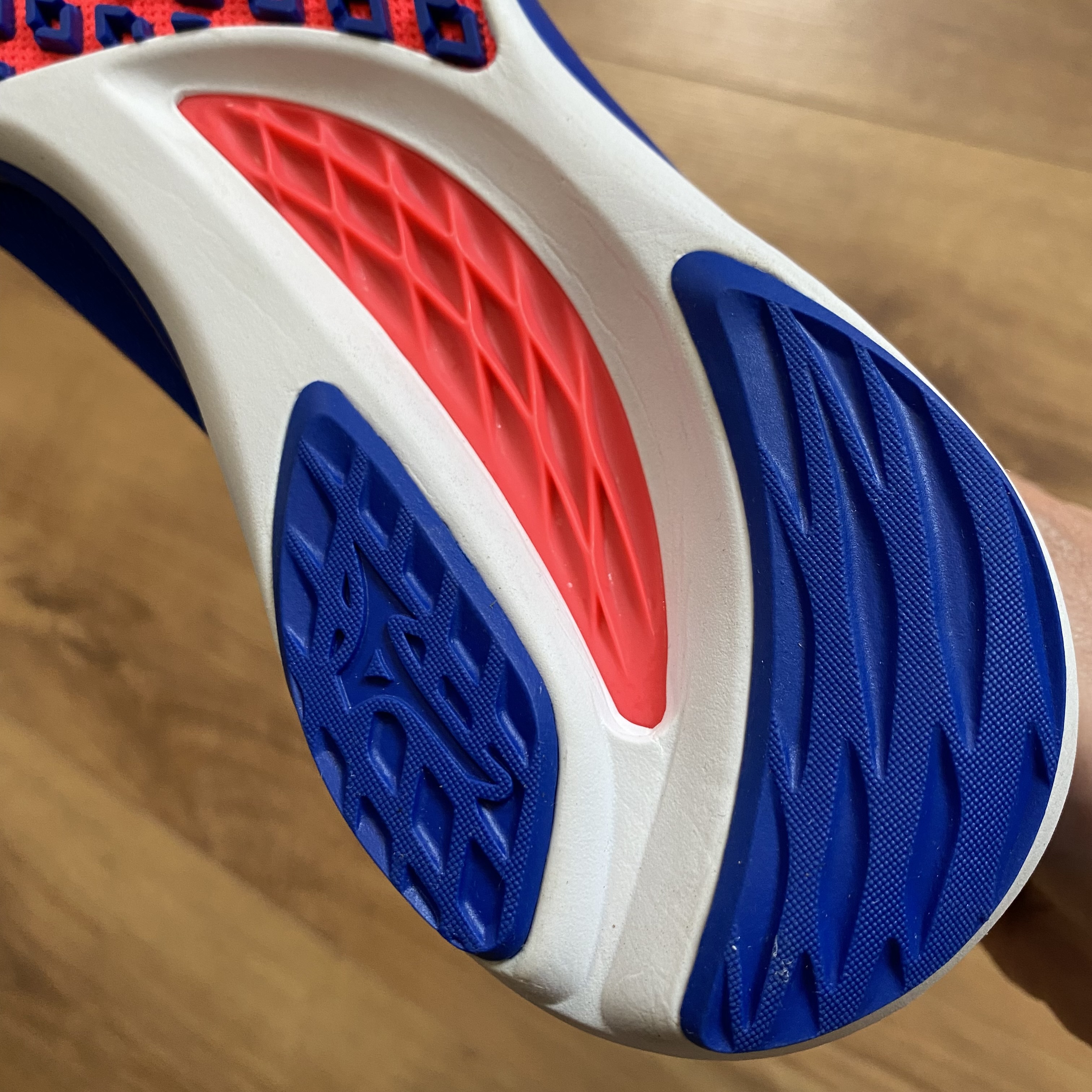 可能是我买的最后一双薄底跑鞋，Mizunowaveduel2