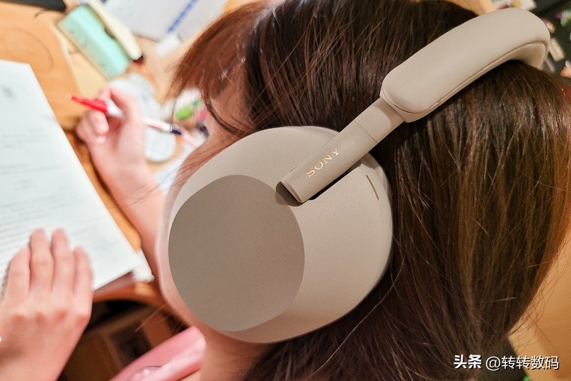 索尼耳机wf1000xm5续航,双旗舰降噪耳机评测
