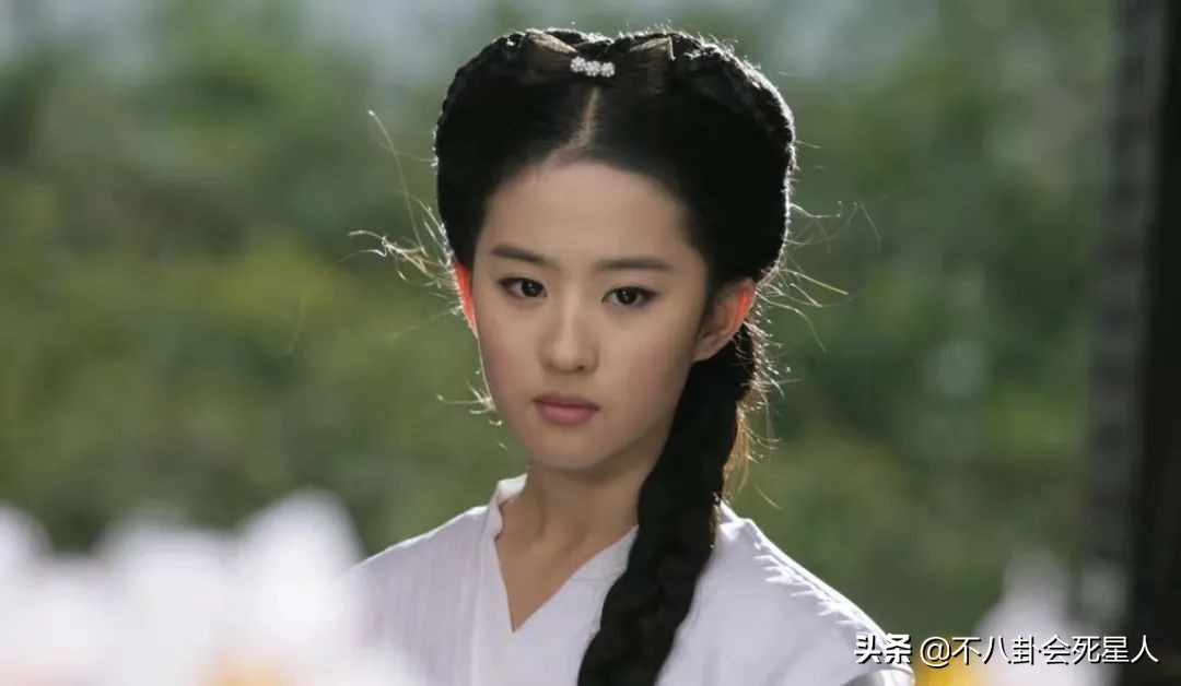 单眼斜视的明星,三白斗鸡眼