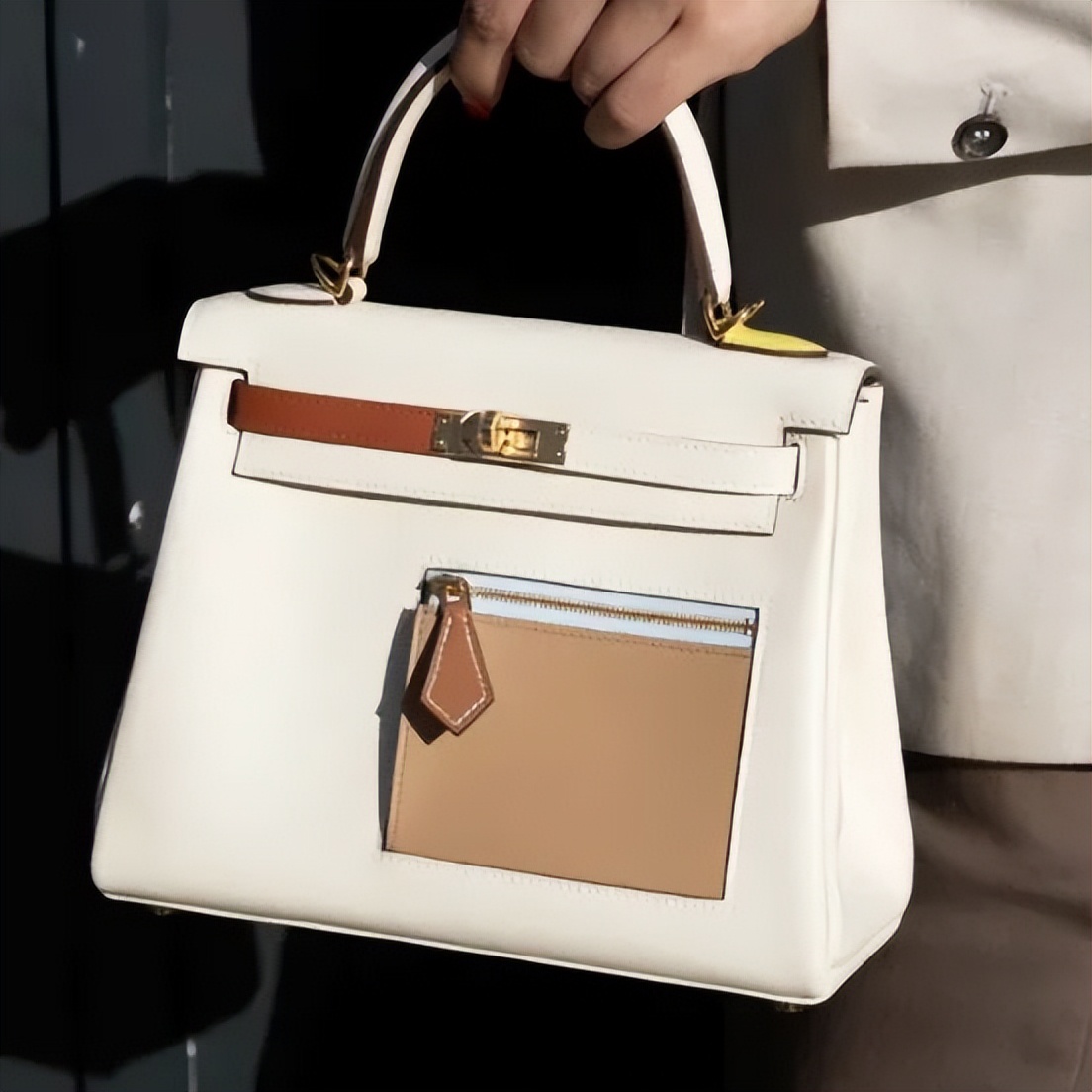 唐嫣在机场时背的焦糖色包,唐嫣曾经用过哪些包包