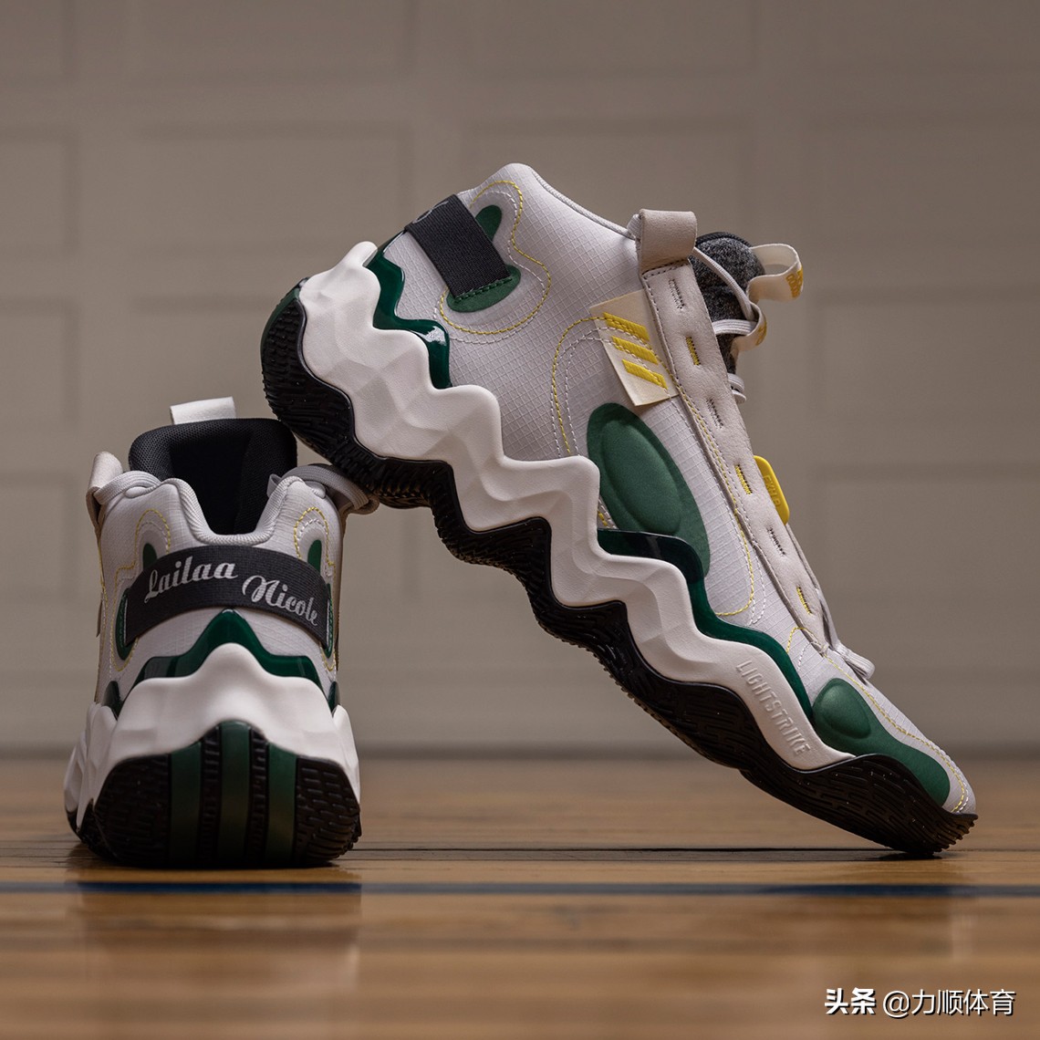 阿迪达斯陈列创意图片冬款,阿迪达斯展柜图片大全