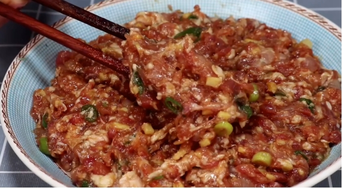 店里馄饨汤怎么调好吃,店里馄饨肉馅做法