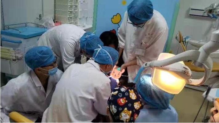 2岁宝宝误食胶水,宝宝误食了5020液体胶水怎么处理