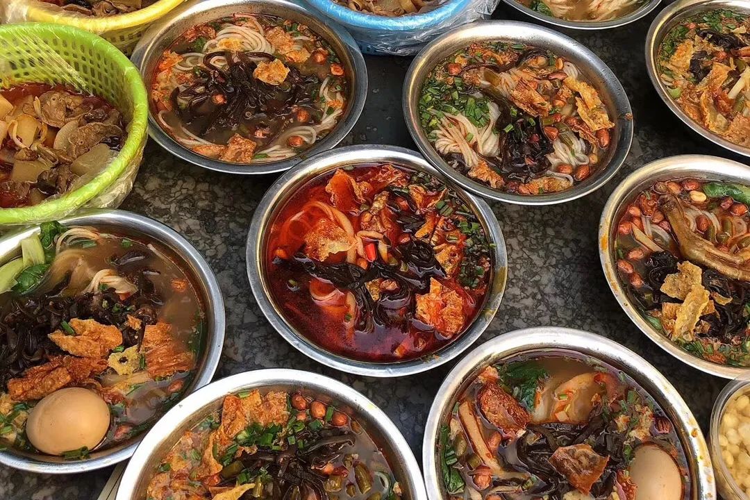 被一碗螺蛳粉耽误的夜宵宝藏,被螺蛳粉耽误的烧洋芋选手