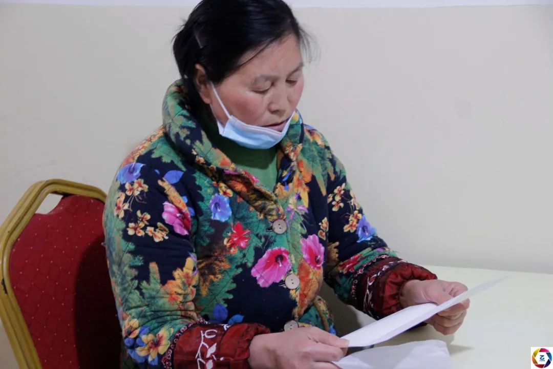 女子带毫无血缘关系的女孩求医9年，被人嘲笑背后是一颗温暖的心