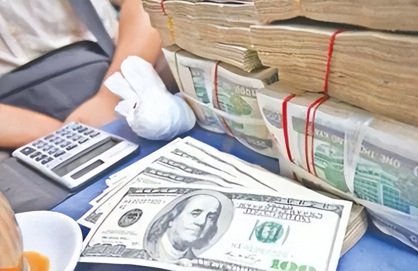 缅甸*市黑**美元汇率：1:2700；1甲黄金价格近240万