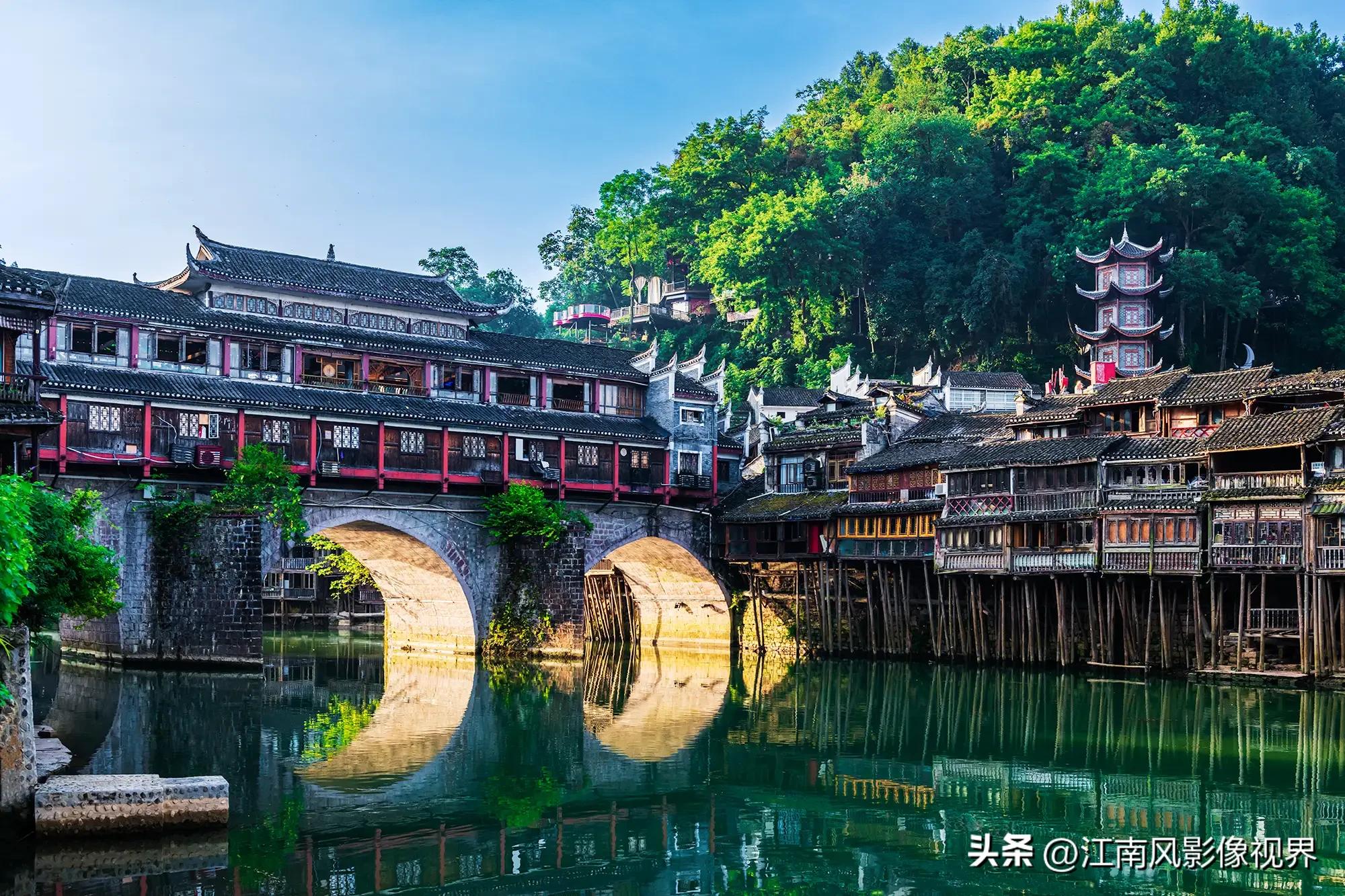 沈从文的凤凰古城之美,沈从文笔下的边城古镇