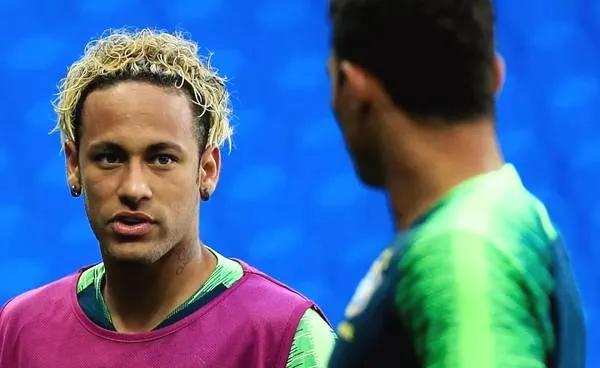 世界杯特殊发型,世界杯亚洲发型