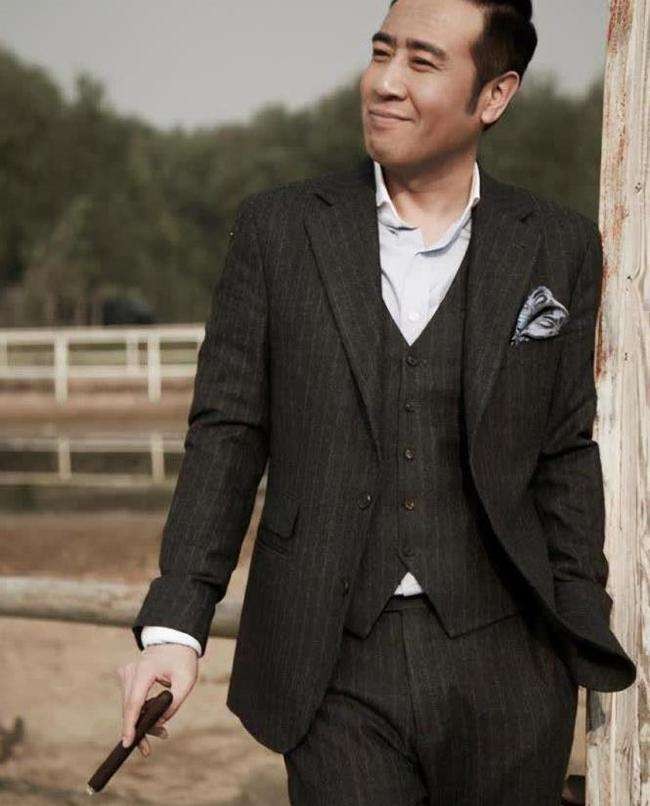 十位穿西装的男明星你最喜欢谁,穿西装很帅的一个男的