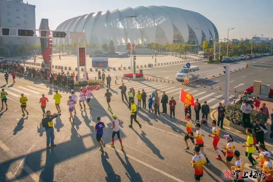 润跑半月谈|客家体育俱乐部：深圳湾上奔跑的小太阳