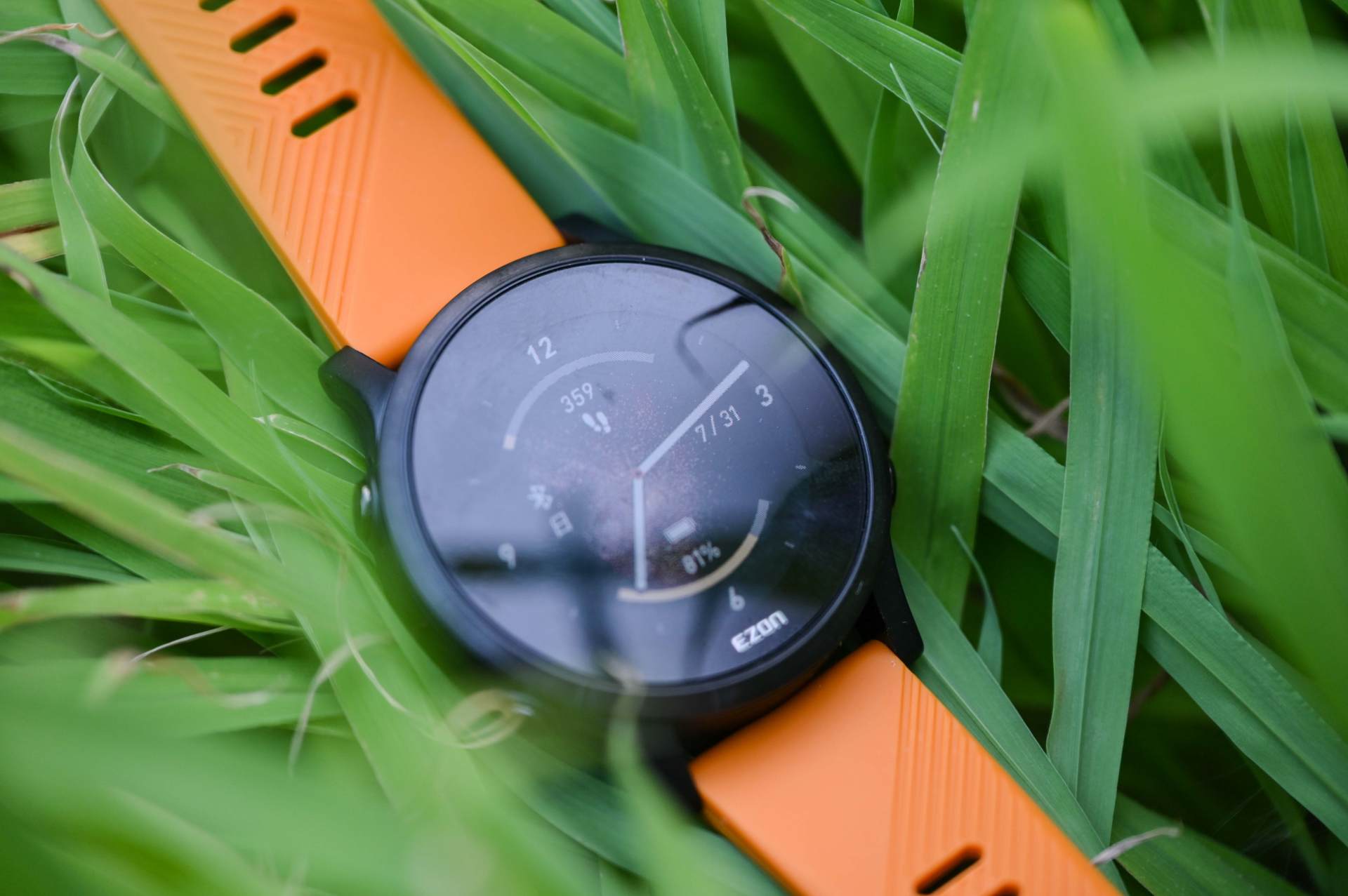 别再花冤枉钱了，时尚好用的专业跑表：宜准R6