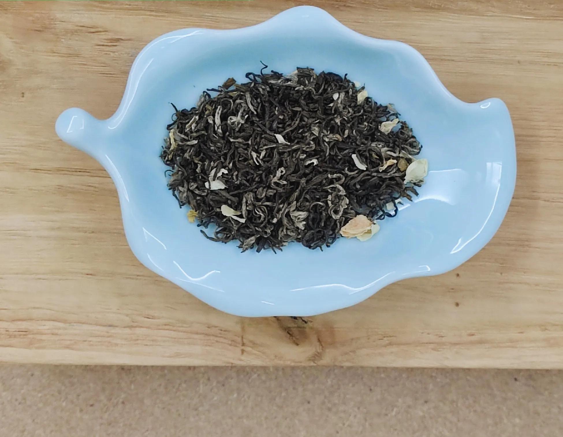 碧螺春茶窨制的茉莉花茶,以碧螺春为底胚的花茶